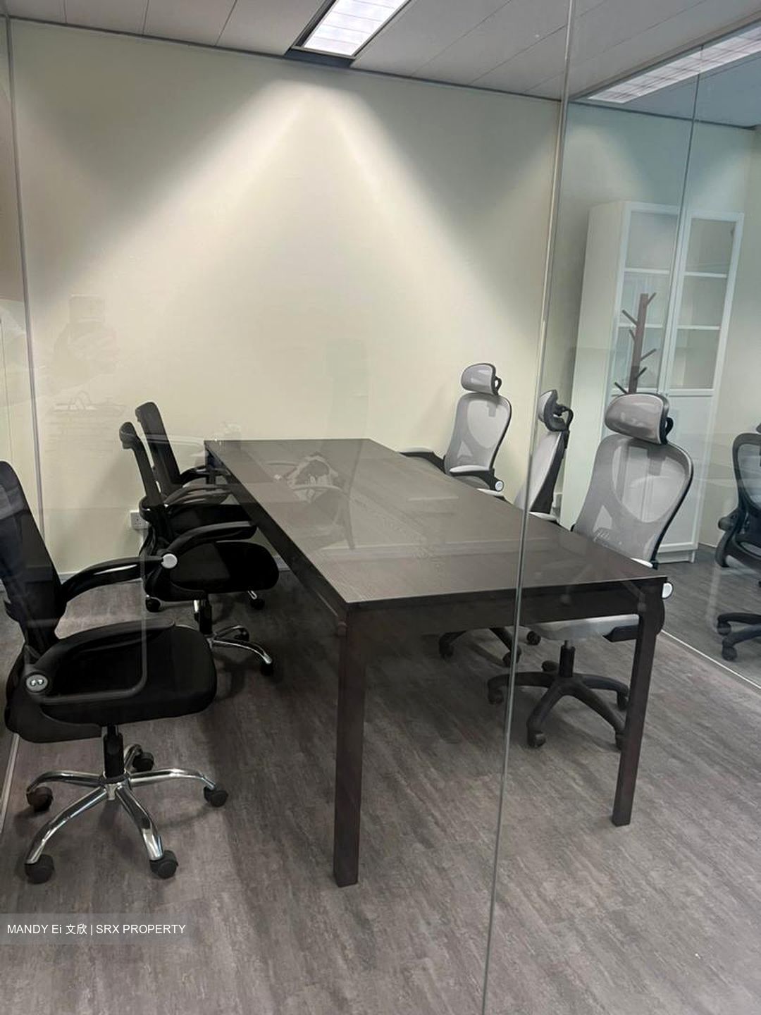 Gateway East (D7), Office #558146271
